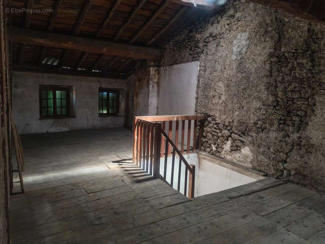 Maison de village spacieuse avec grand jardin et potentiel d’aménagement - photo 9