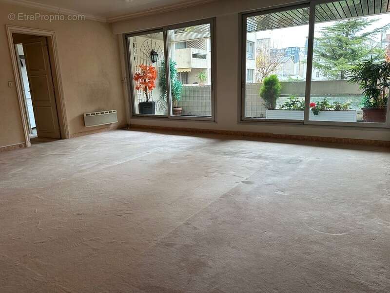 Appartement à PARIS-7E