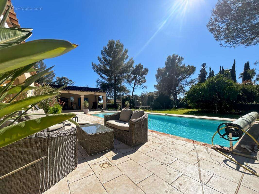 Maison à ROQUEBRUNE-SUR-ARGENS
