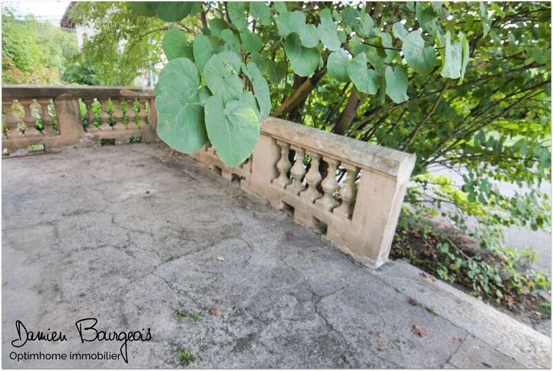 Appartement à POUGNY