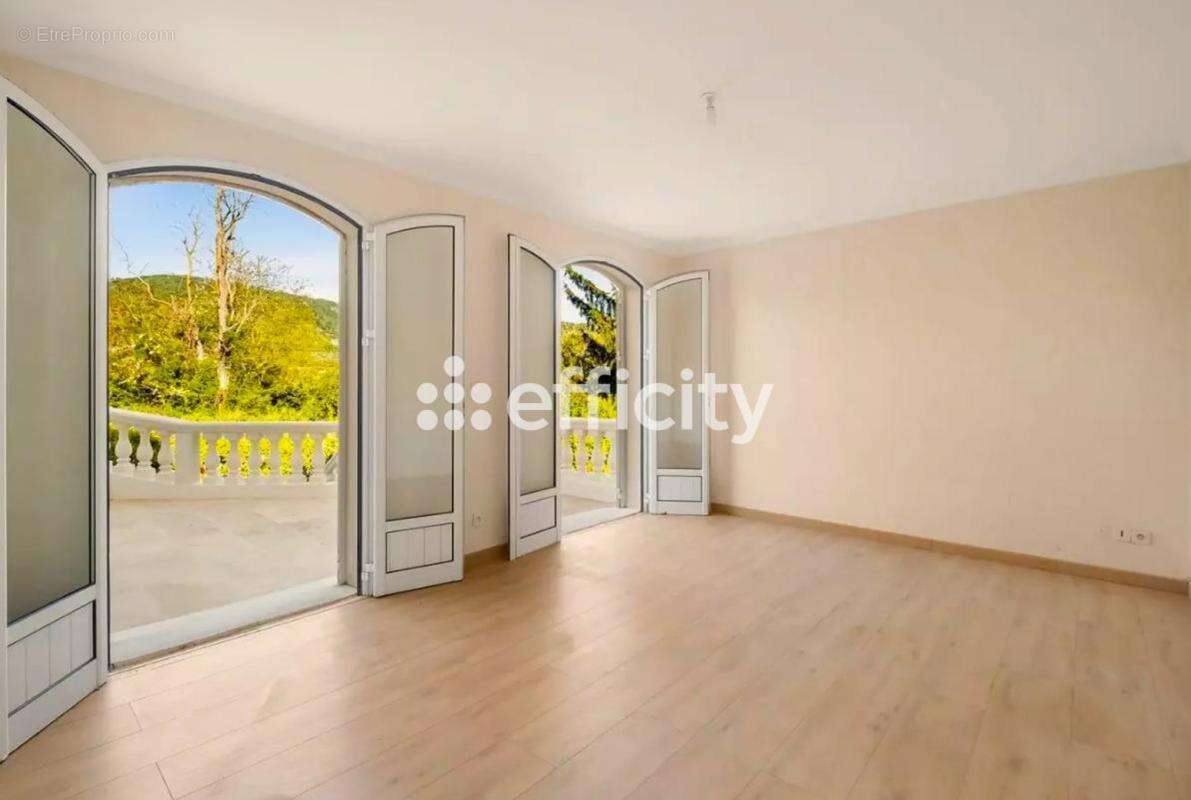 Maison 245 m² à Rochetaillee-Sur-Saone  - photo 12