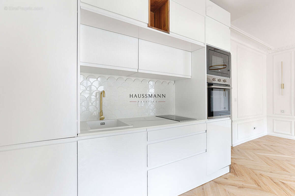 Appartement à PARIS-17E