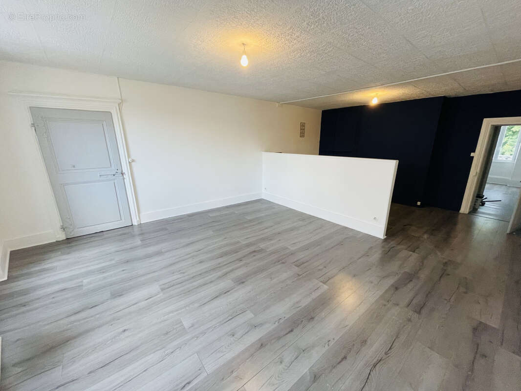 Appartement à ARC-LES-GRAY