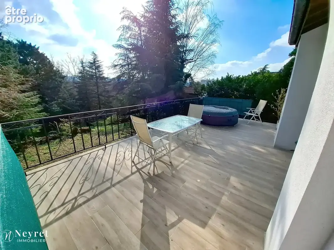Maison individuelle totalement rénovée de 140 m2 sur 1850 m2de terrain - photo 2