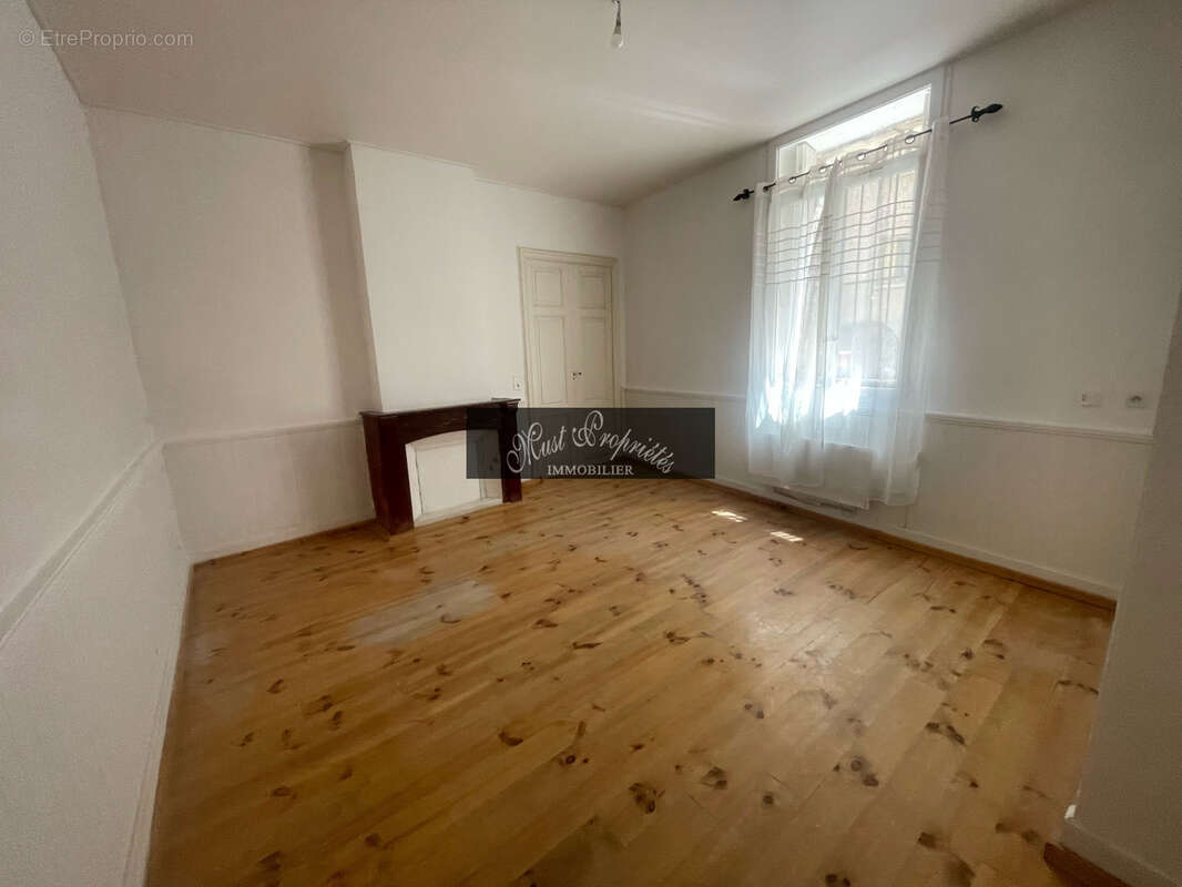 Appartement dans hôtel particulier du xvi ème. - photo 8