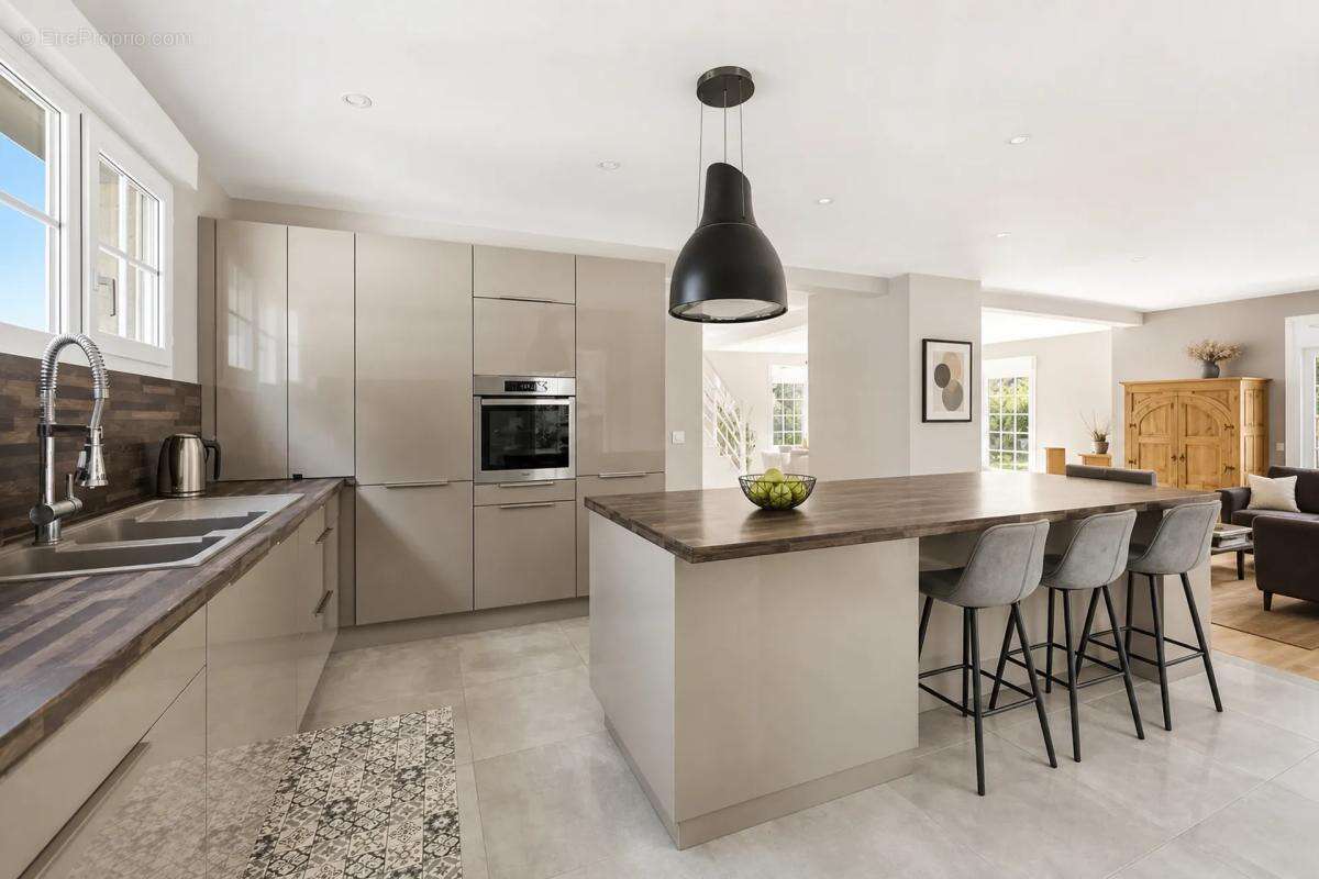 Propriété familiale de 185 m² avec piscine, sans vis-à-vis - photo 9