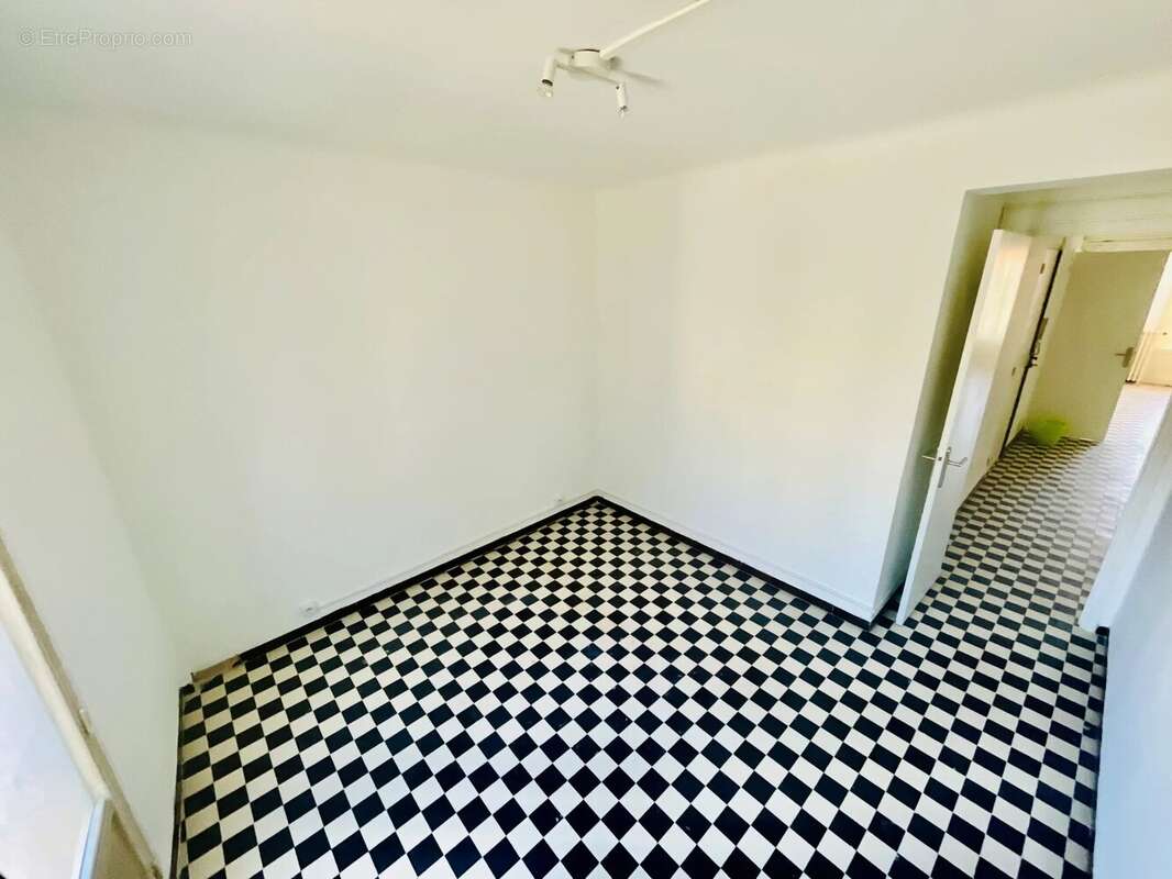 Appartement à MARSEILLE-5E