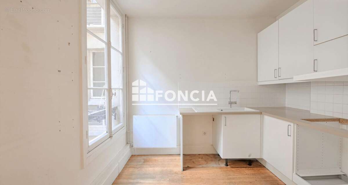 Appartement à PARIS-3E