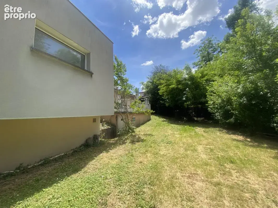 Maison - Plain-pied - 5 Chambres - Buanderie - Cellier - Cave - Deux Terrasses - Jardin - Piscine - - photo 9