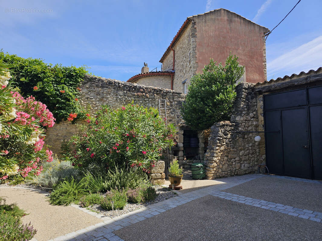Maison à LA ROQUE-D'ANTHERON