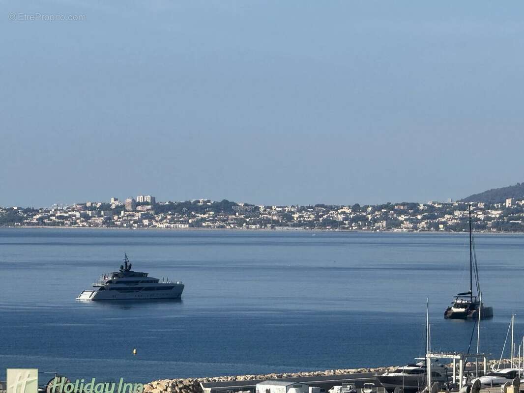 Appartement à SAINT-LAURENT-DU-VAR
