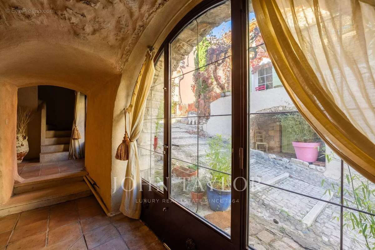 Maison à VENTABREN