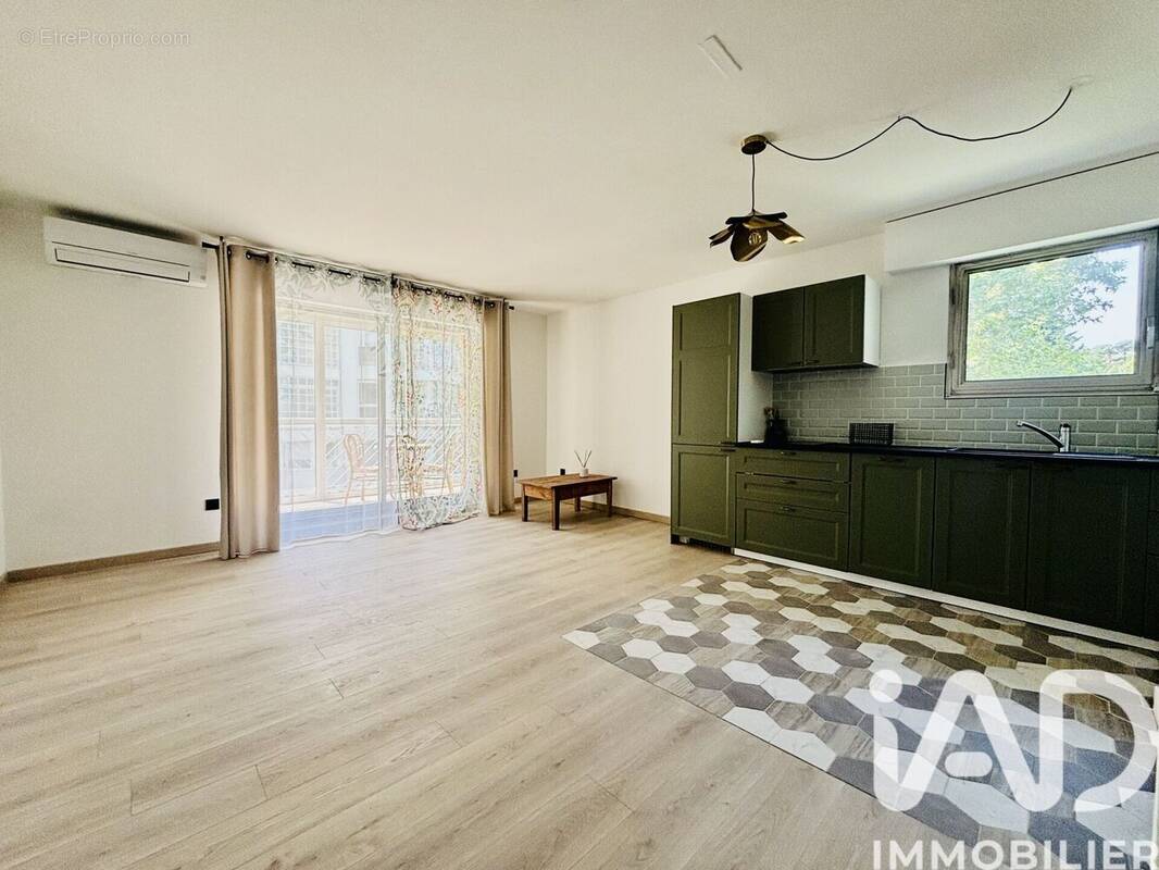 Photo 1 - Appartement à MARSEILLE-8E