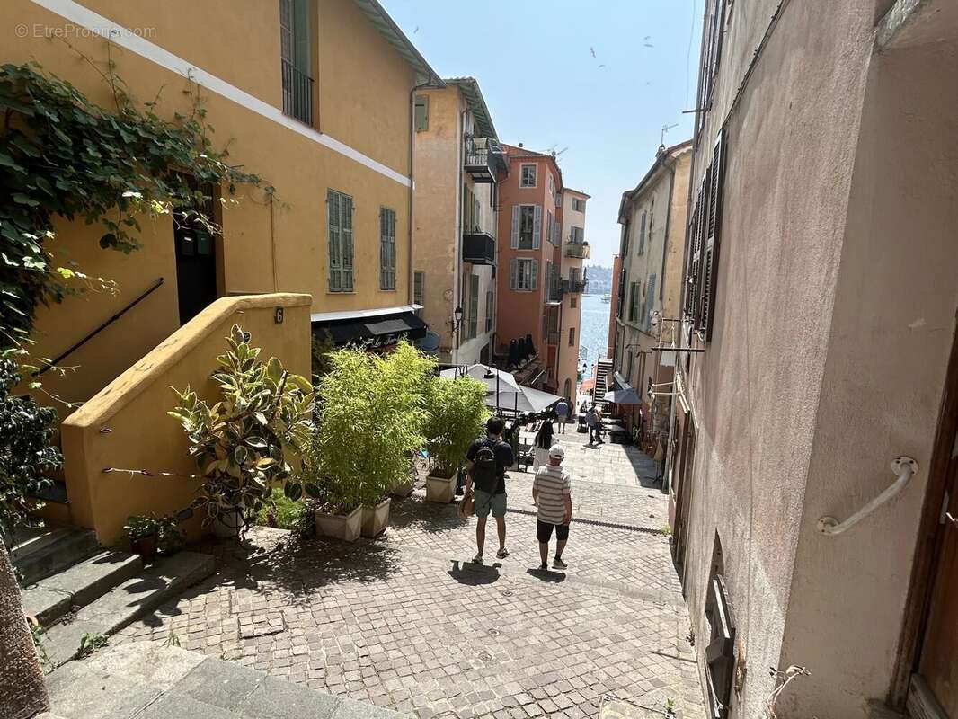 Commerce à VILLEFRANCHE-SUR-MER