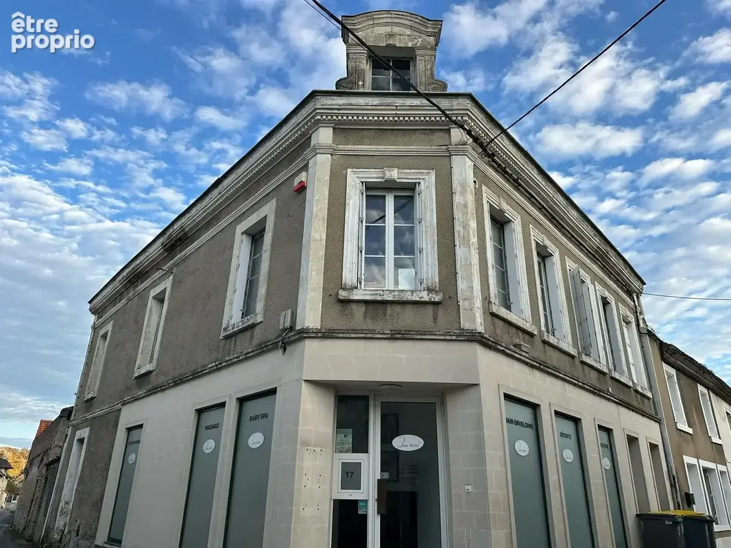 Immeuble avec beaucoup de potentiel d'une surface habitable de 214 m² comprenant ... - Maison à BRUYERES-ET-MONTBERAULT
