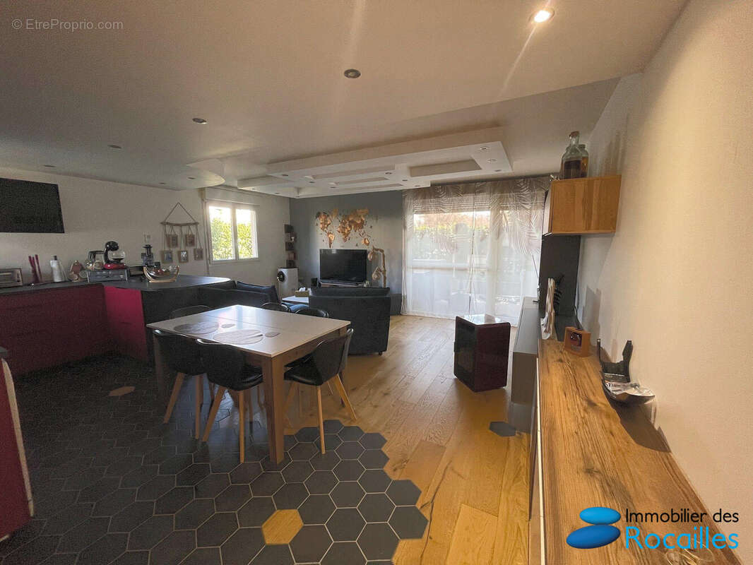 Appartement à REIGNIER