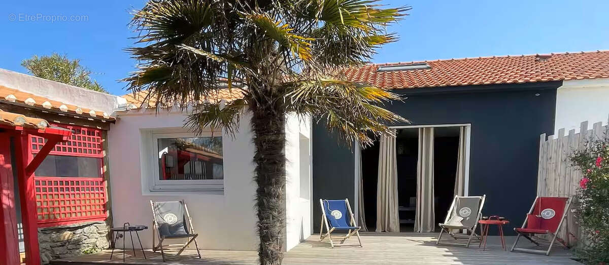 Le vieil - a 50 m de la plage - photo 2