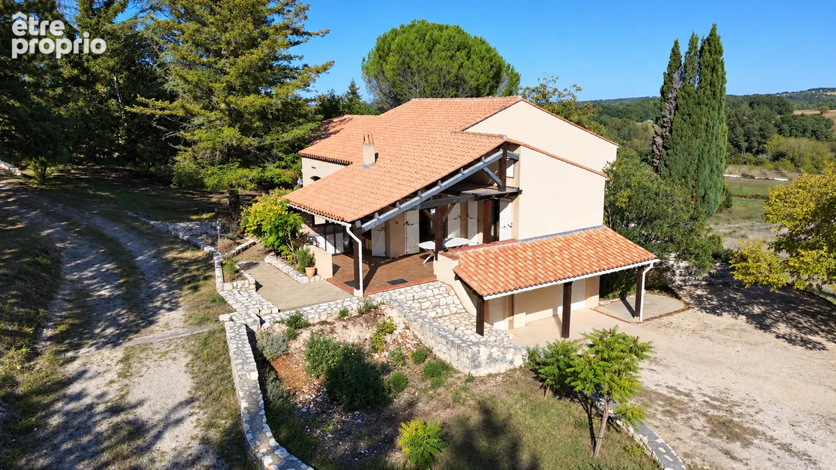 Maison familiale de 204 m2 sur la commune de Garat - photo 3