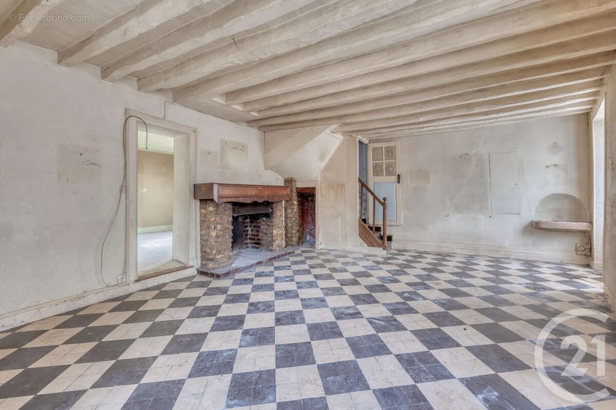 Maison à OZOUER-LE-VOULGIS