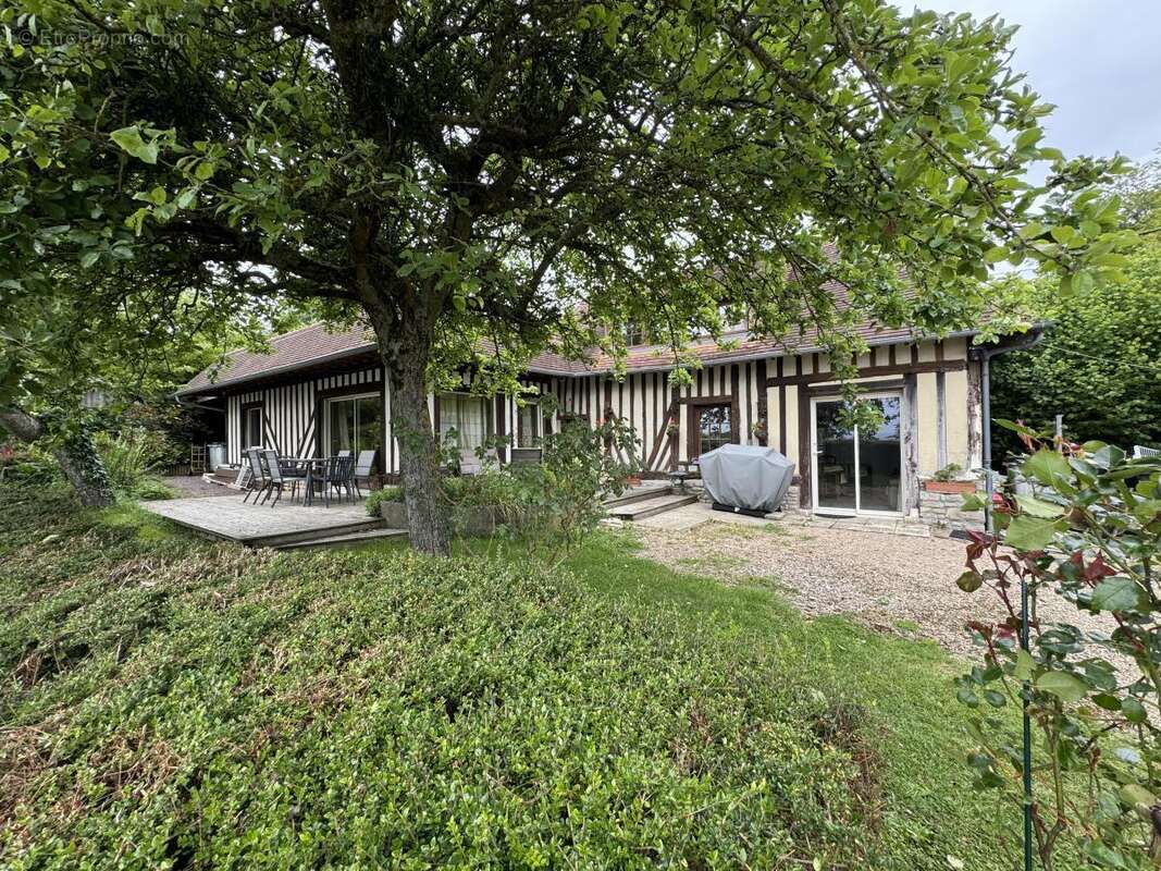 Maison 320 m² à Castillon-En-Auge  - photo 2
