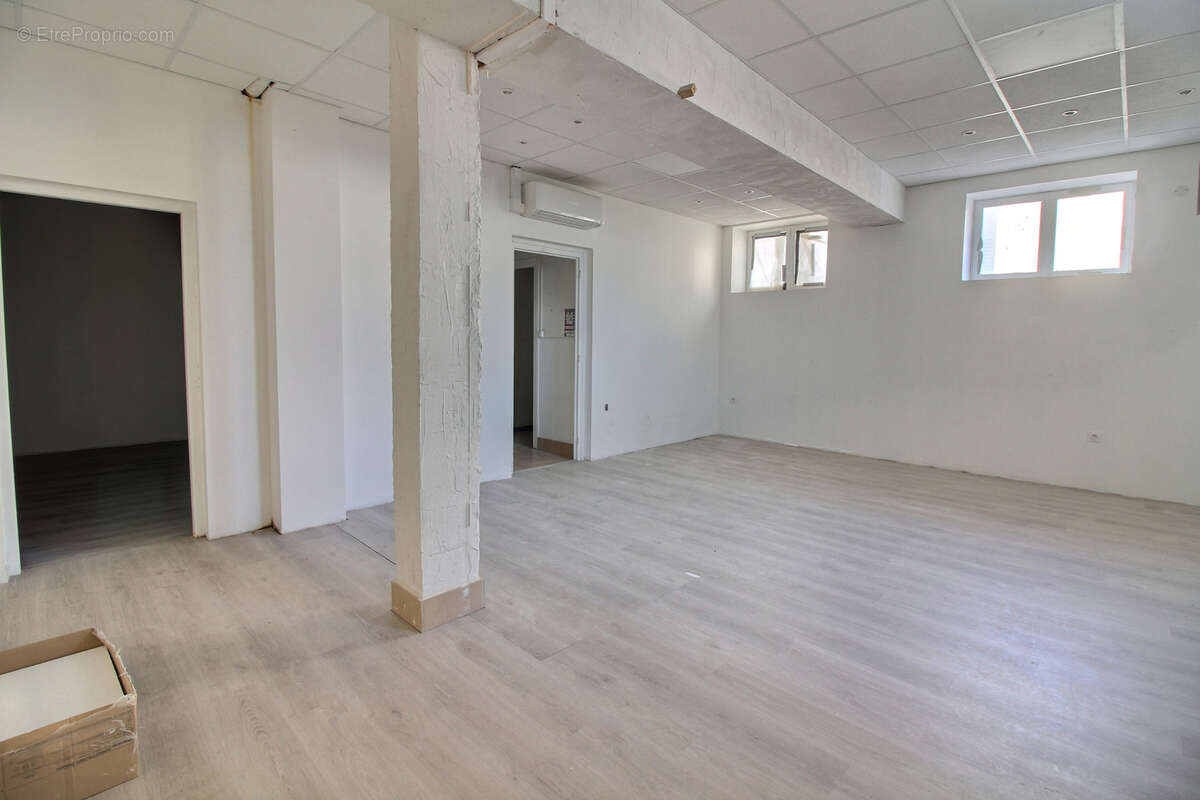 Commerce à VAUGNERAY