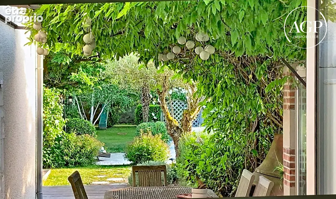Maison avec piscine et dépendance - photo 17