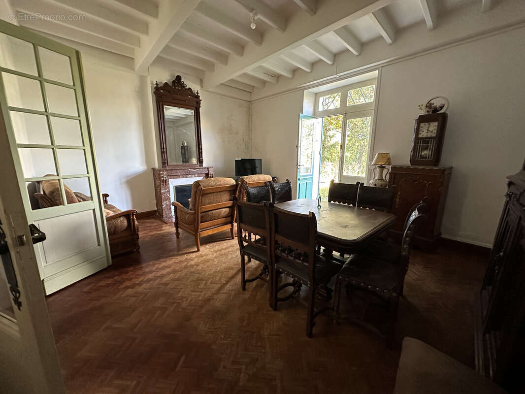 Maison à LA ROCHE-CHALAIS