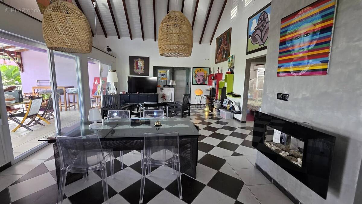 Maison à LES TROIS-ILETS