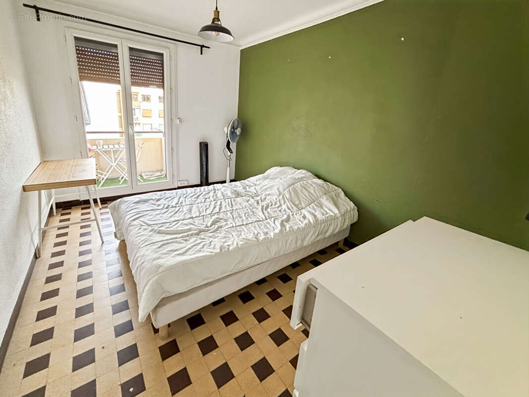 Appartement à MARSEILLE-5E