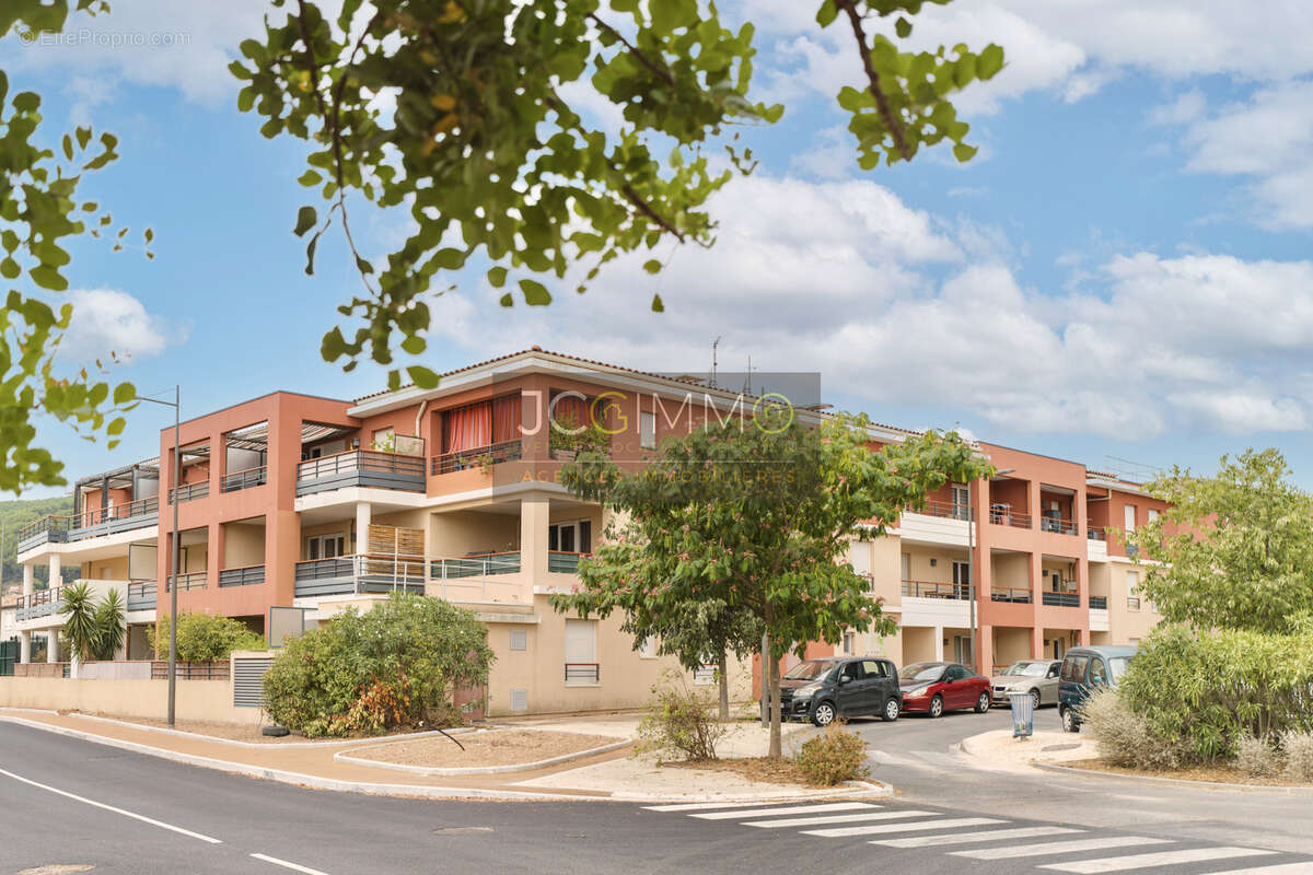 Cuers (les rayols/saint lazare/les bousquets) - appartement t3 - terrasse+ balcon - 2 places de parking - - photo 16
