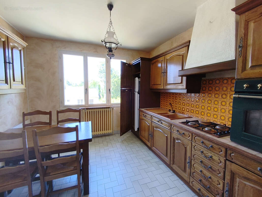 Maison a renover 2 chambres et double garage - photo 5