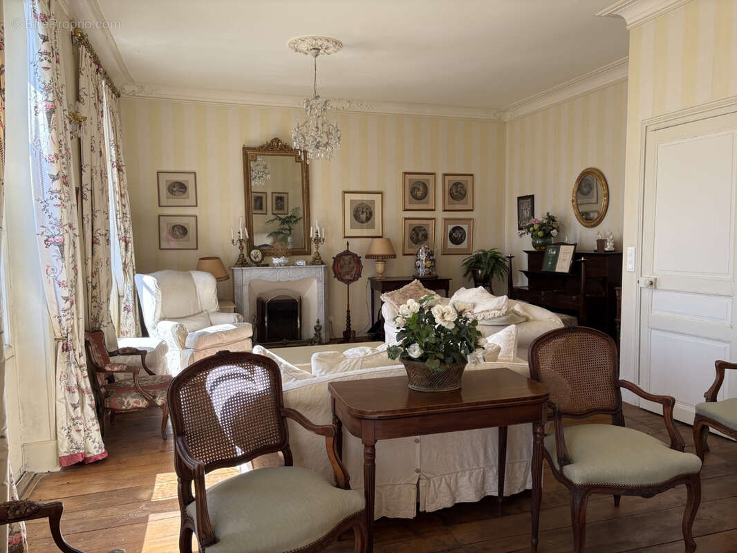Payzac Elégante Maison bourgeoise 9 pièces, jardin, piscine et vues - photo 11