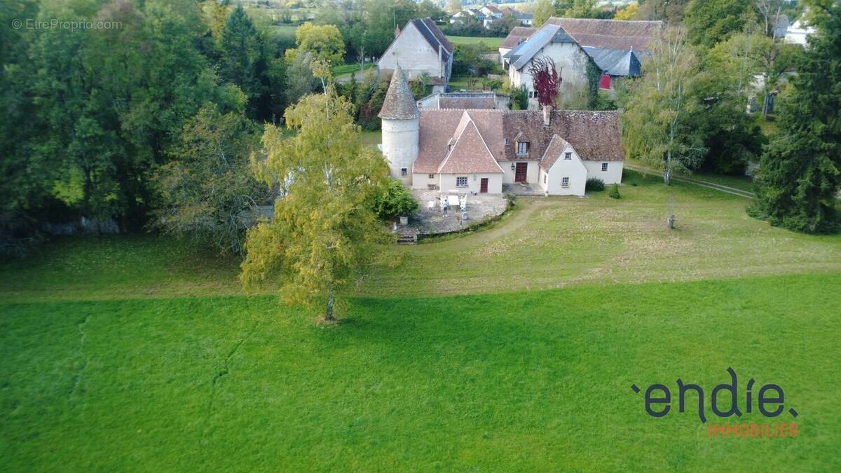 Maison à LE VEURDRE