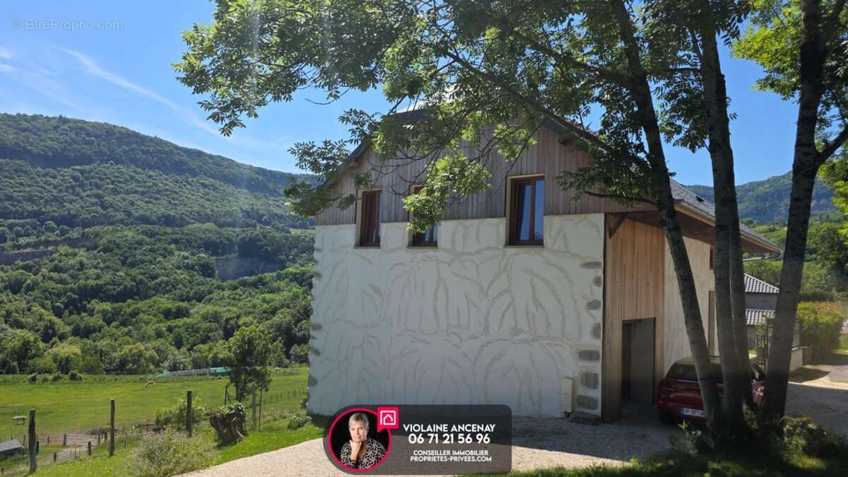 Montagnole, grange rénovée et spacieuse,  166 m2 , 4 chambres - photo 8