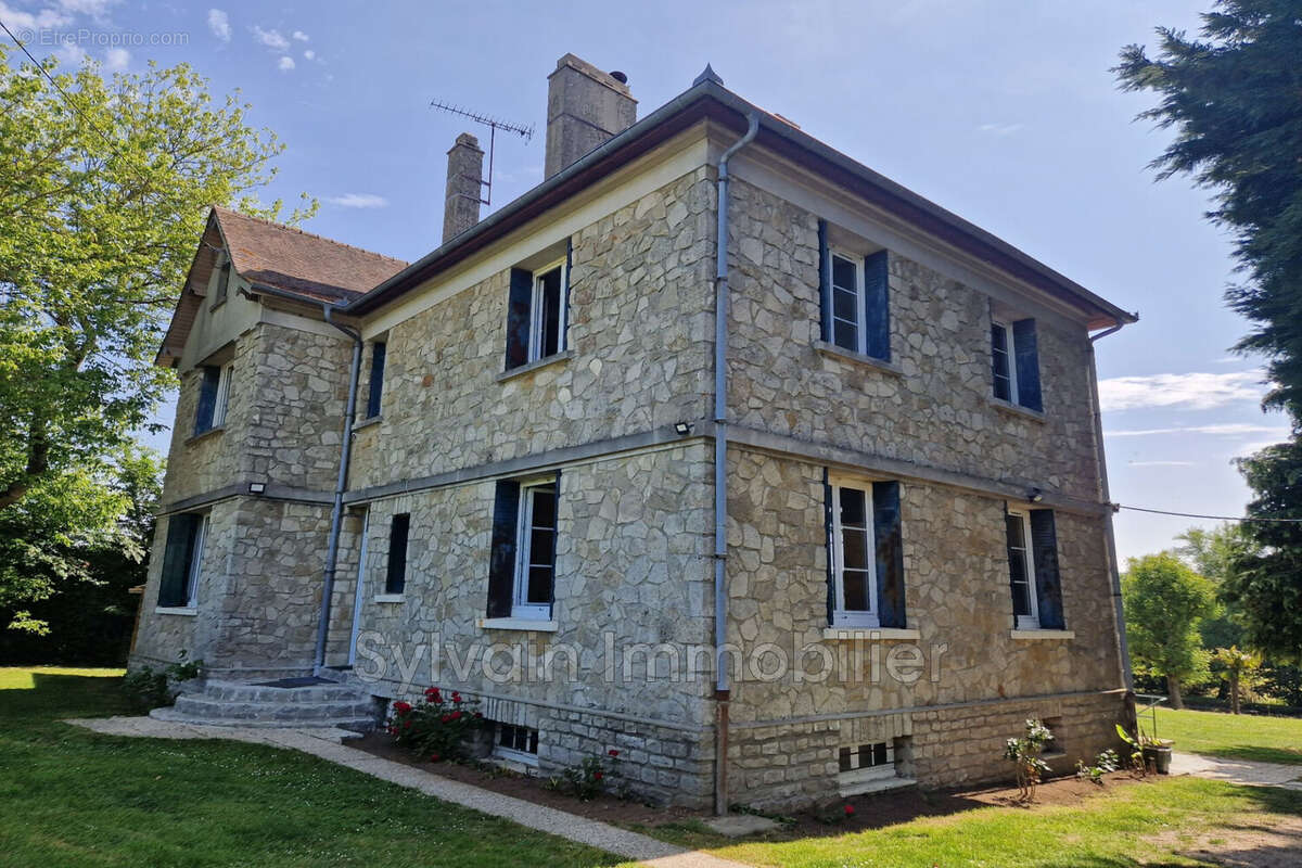 Maison 216 m² à Saint-Germer-De-Fly  - photo 3