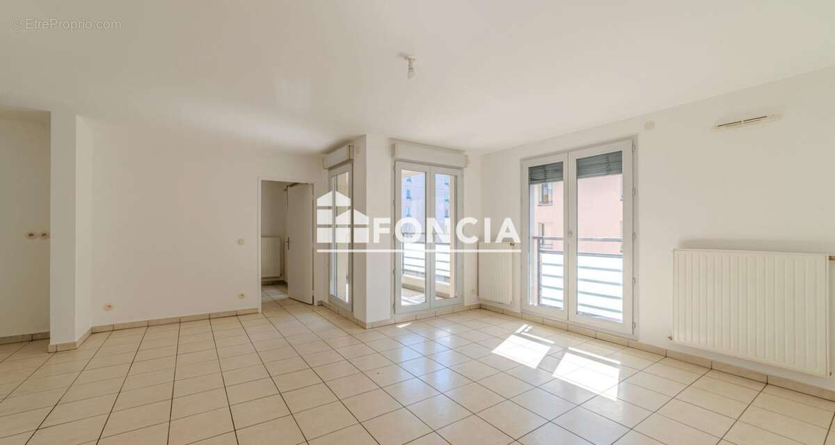 T4 - caluire renove etage eleve - balcon - garage double - photo 5