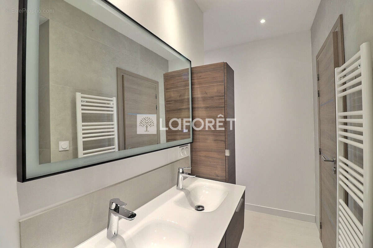 Appartement à LA LONDE-LES-MAURES