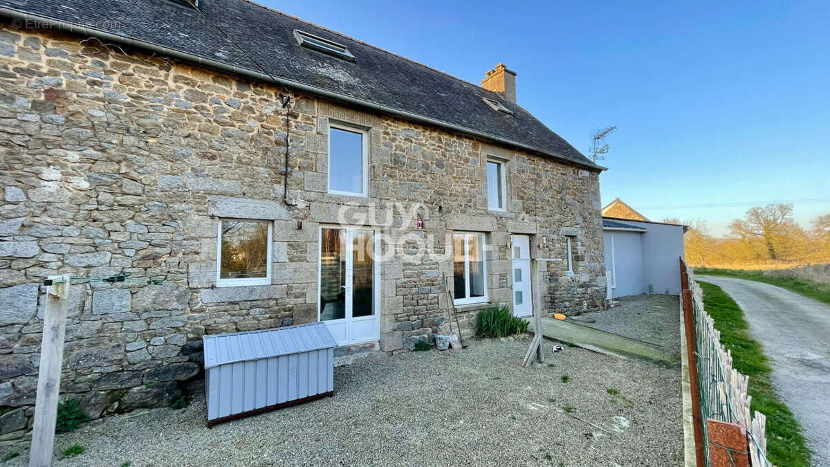 Maison à BAGUER-MORVAN