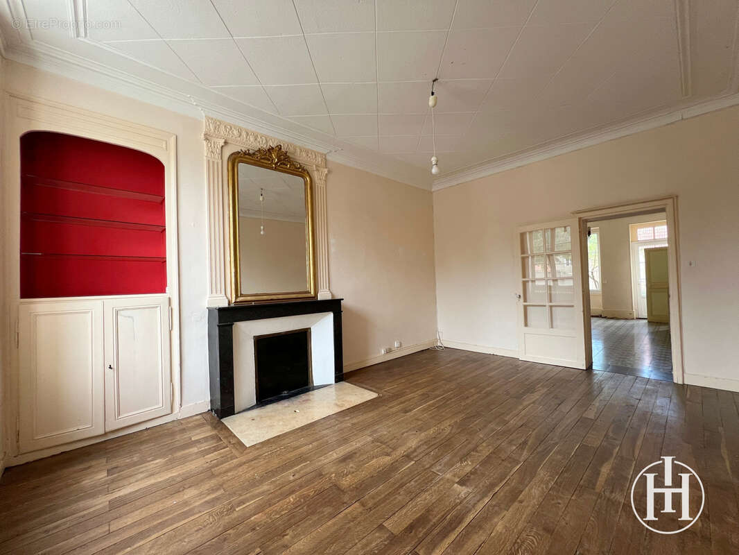 Maison à DUN-SUR-AURON