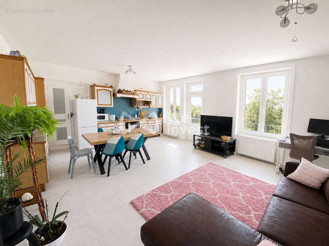 Maison 52 m² à Descartes  - photo 2