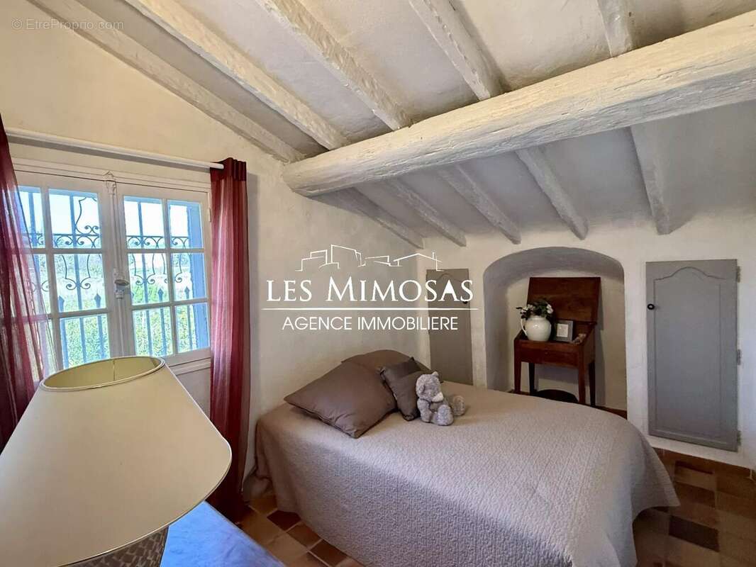 Maison à ROQUEBRUNE-SUR-ARGENS