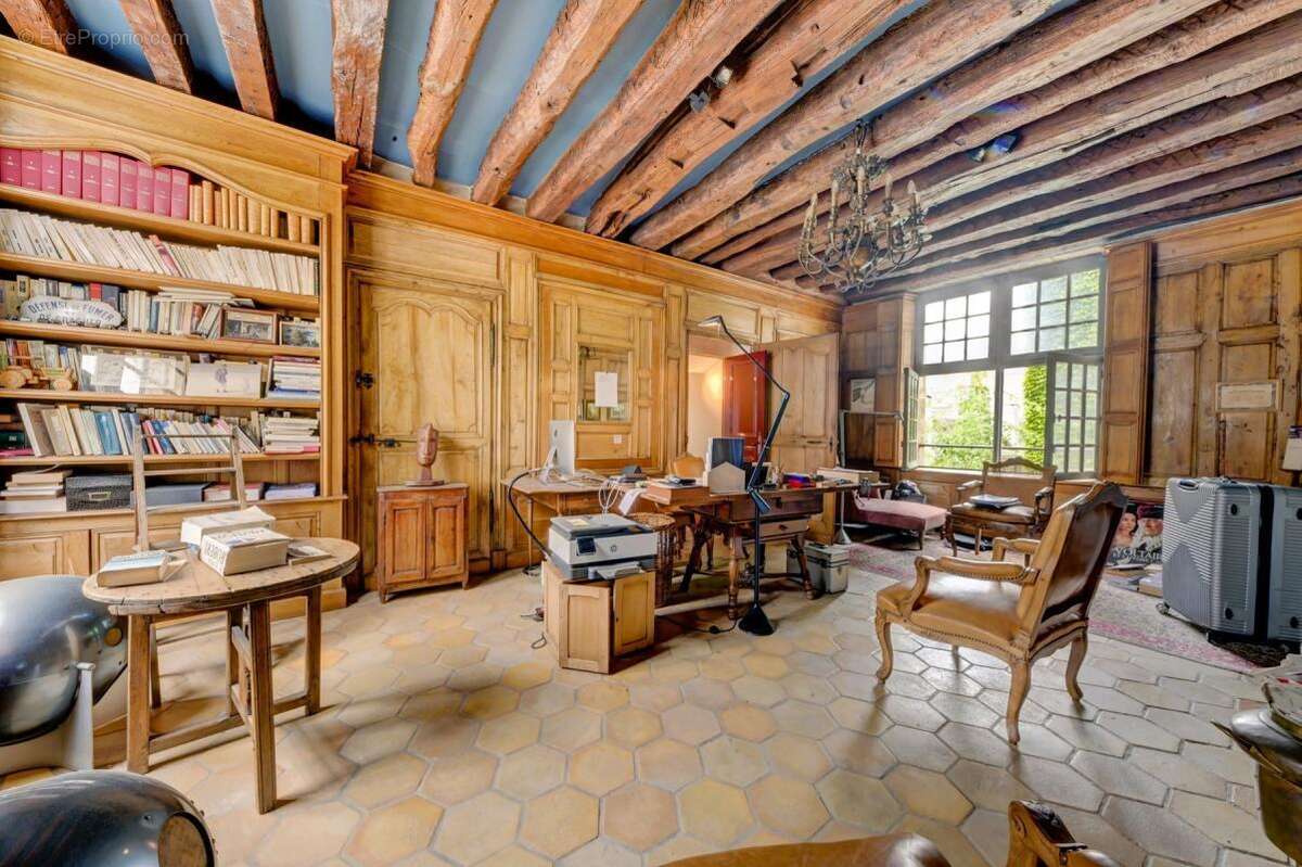 Maison à PARIS-4E