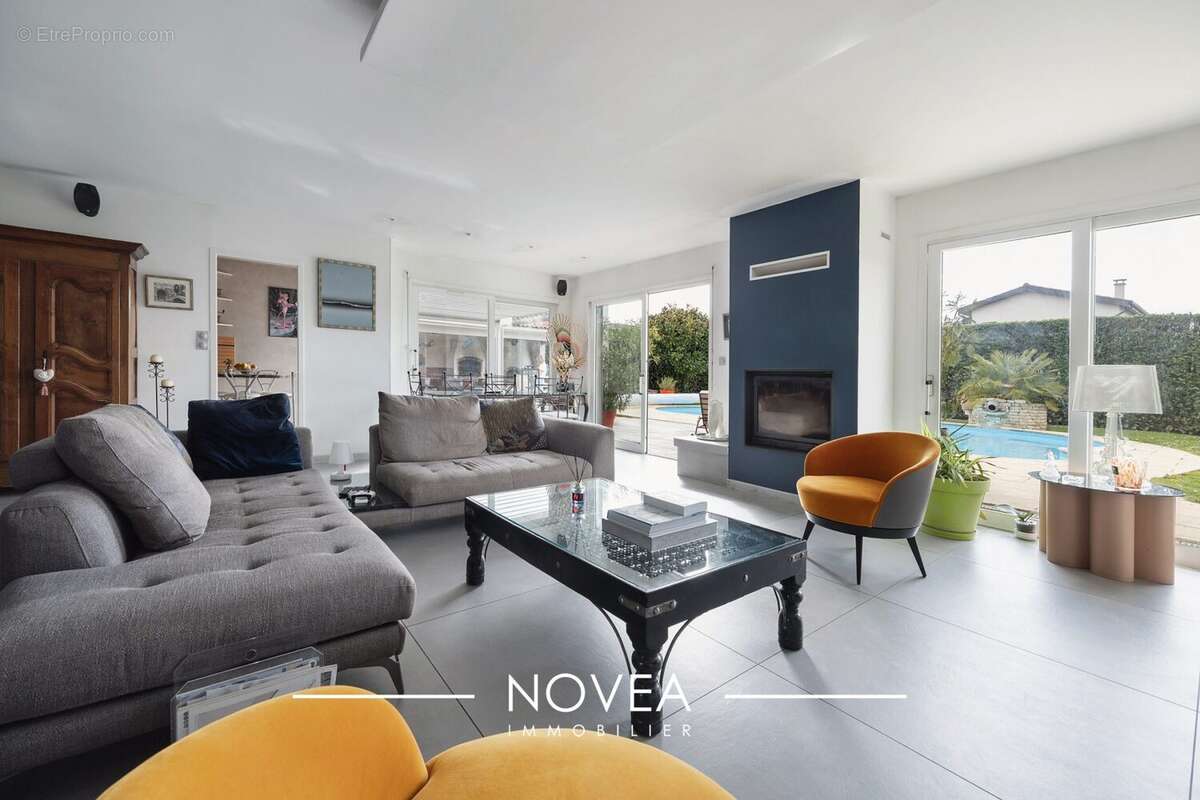 Maison à CAILLOUX-SUR-FONTAINES