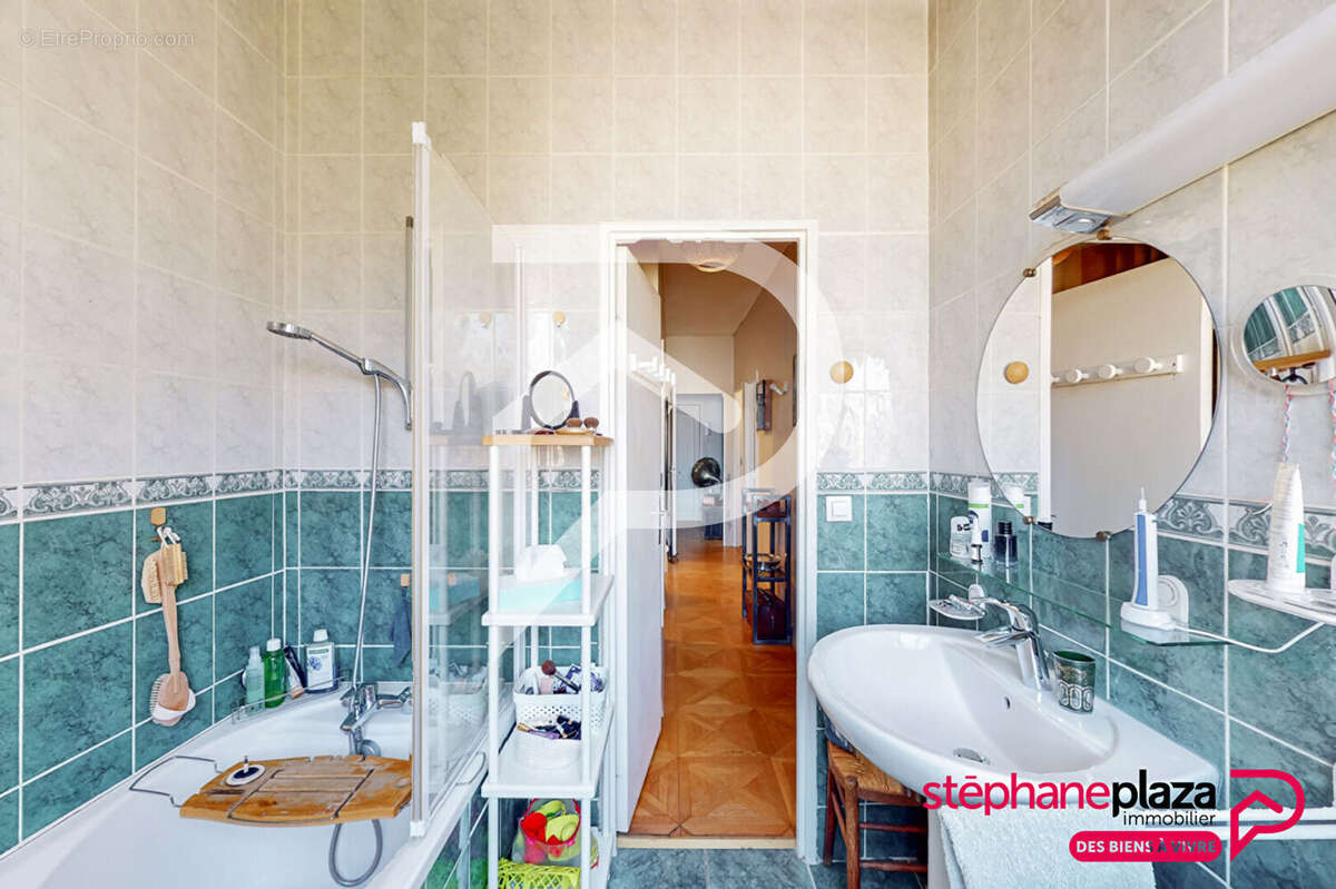 Appartement à LE MESNIL-LE-ROI