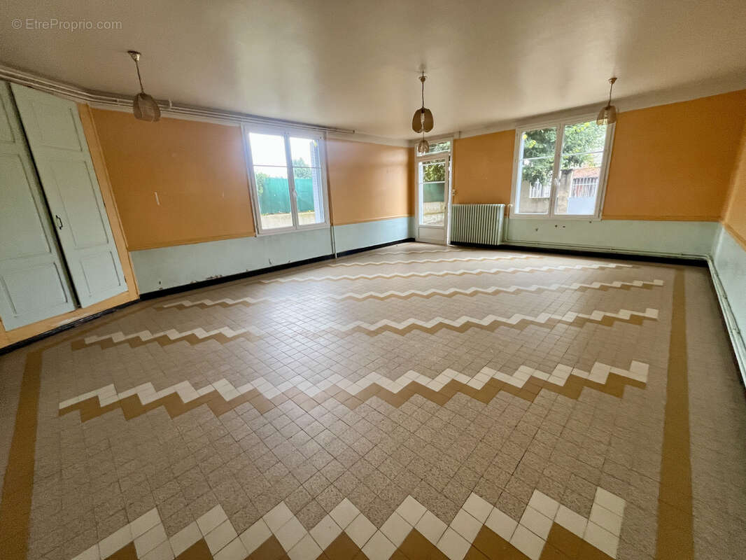 Maison à AUZAT-LA-COMBELLE