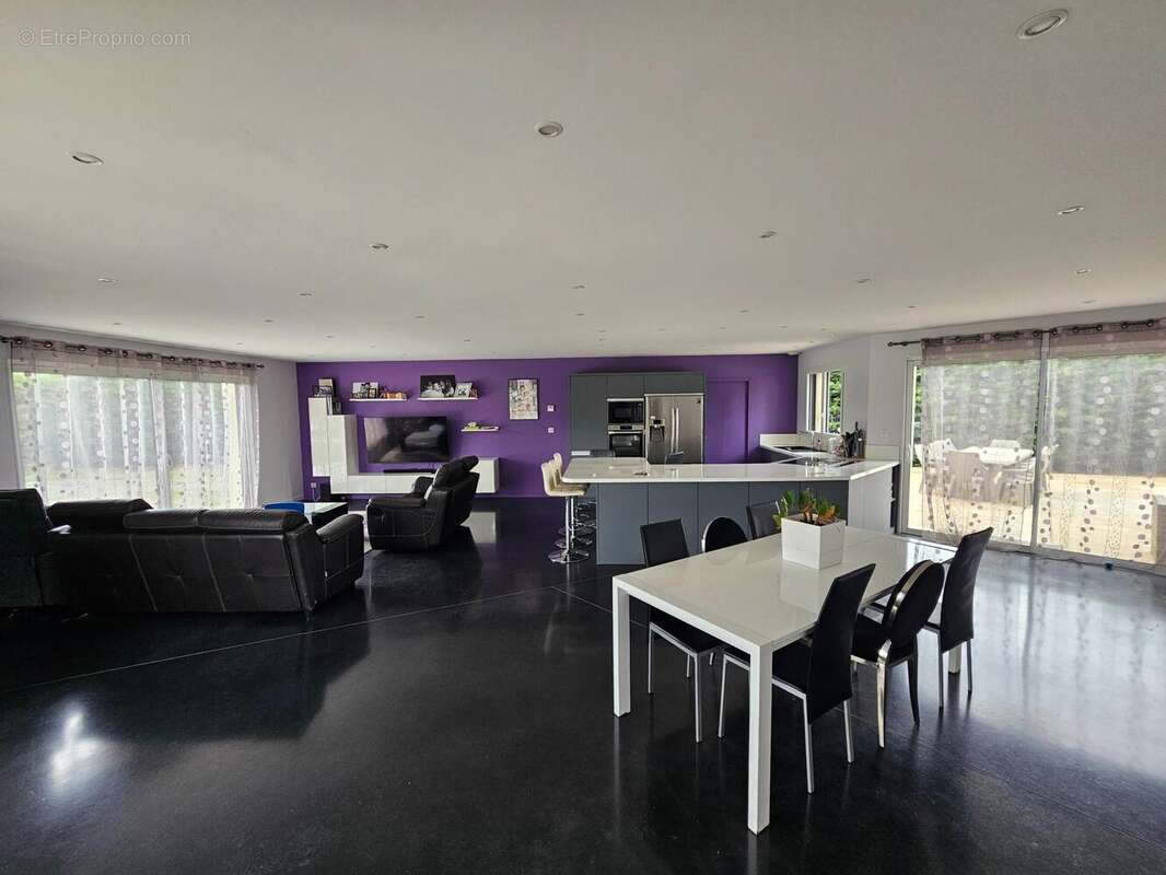 Photo 3 - Maison à SAINT-REMY-EN-ROLLAT
