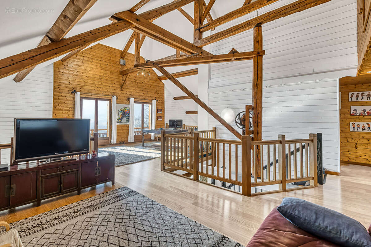 Maison à DINGY-SAINT-CLAIR