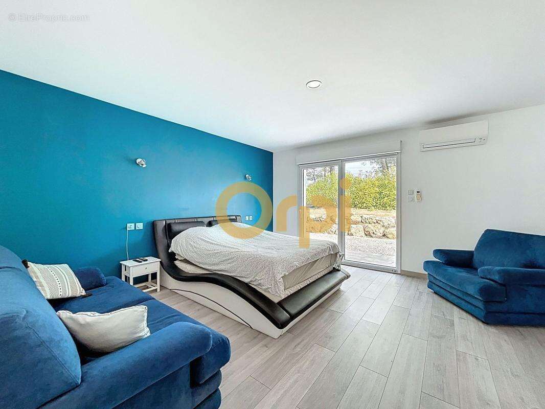 Maison à BAGNOLS-EN-FORET