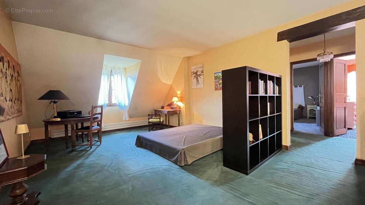 Maison traditionnelle de 200 m² dans un cadre privilégié à Autun - photo 12