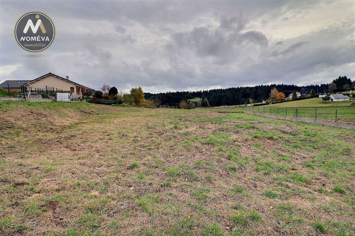Terrain à SAINT-ANDRE-EN-VIVARAIS